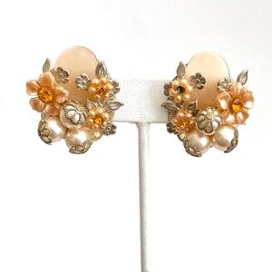 Vintage Peach Colored Pearls Flowers Gold Leafs Clip On Earrings